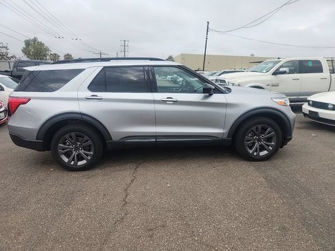 Used 2023 Ford Explorer XLT w/ Equipment Group 202A AWD/4WD image 17
