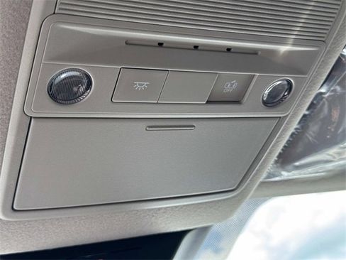 New 2025 Nissan Kicks SR image 26