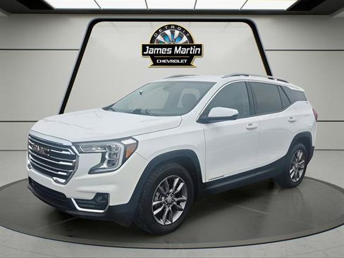 Certified 2023 GMC Terrain SLT image 3