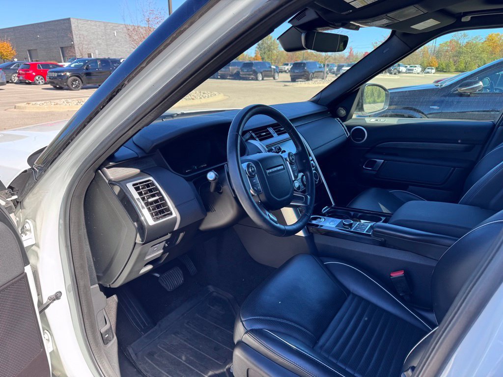 Used 2018 Land Rover Discovery HSE AWD/4WD image 6