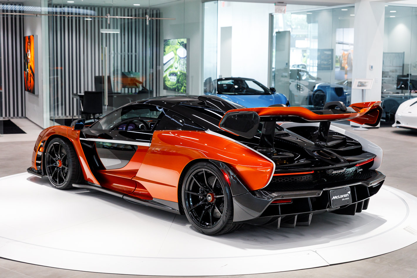 Used 2019 McLaren Senna RWD image 36