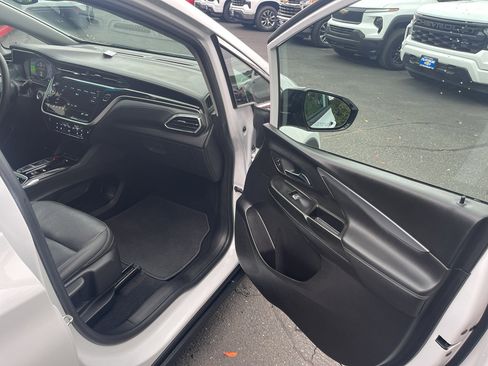 Used 2023 Chevrolet Bolt LT image 32