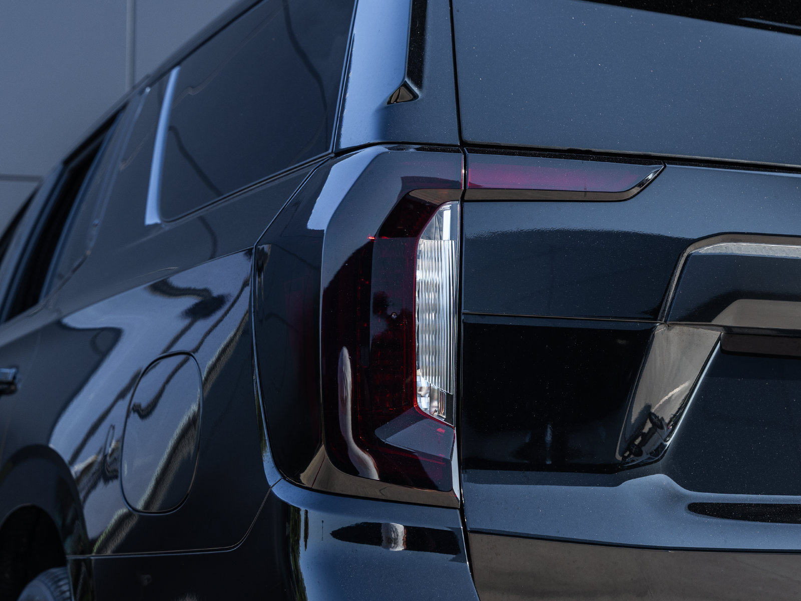 Used 2021 GMC Yukon Denali w/ Denali Premium Package RWD image 12