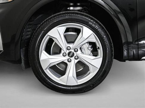 Certified 2025 Audi Q5 2.0T Premium Plus w/ Premium Plus Package AWD/4WD image 25