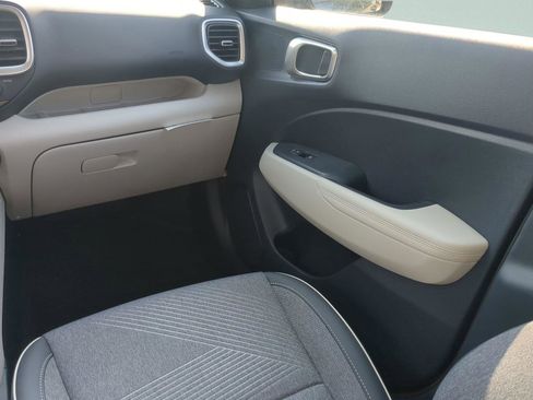 New 2025 Hyundai Venue Limited FWD image 21