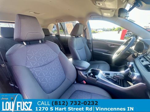 Used 2021 Toyota RAV4 XLE w/ XLE Grade Weather Package AWD/4WD image 21