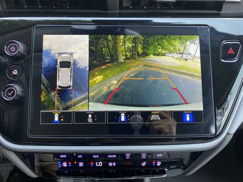 Used 2023 Chevrolet Bolt EUV Premier FWD image 27