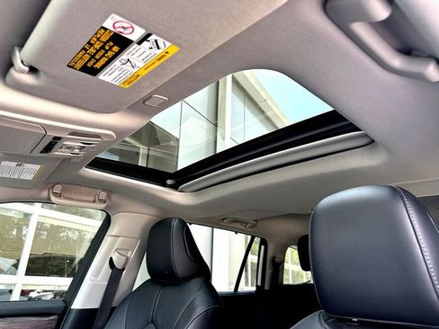 Used 2023 Toyota Highlander Limited image 17