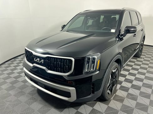 Certified 2024 Kia Telluride EX w/ EX Captain's Chair Package FWD image 7
