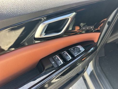 Certified 2024 Kia Carnival SX Prestige image 18