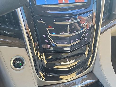 Used 2020 Cadillac Escalade Luxury w/ Escalade Sport Edition image 17