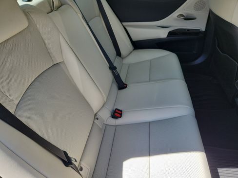 Used 2024 Lexus ES 350 w/ Premium Package FWD image 18