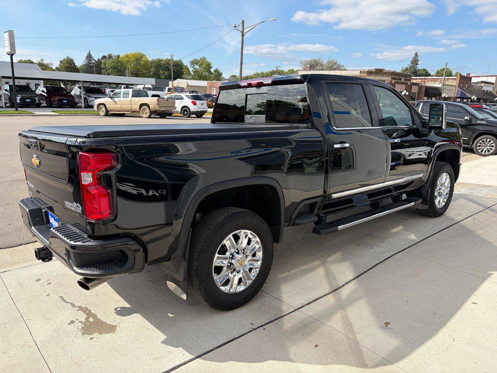 Used 2024 Chevrolet Silverado 3500 High Country w/ High Country Premium Package AWD/4WD image 5