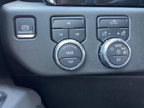 New 2025 GMC Sierra 2500 SLE w/ SLE Convenience Package image 19