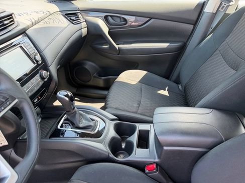 Used 2019 Nissan Rogue S FWD image 12