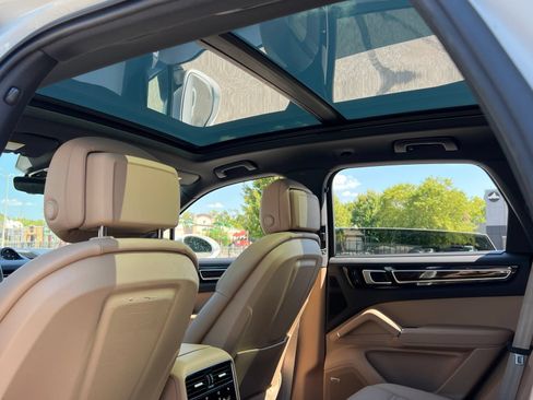 Certified 2023 Porsche Cayenne Platinum Edition AWD/4WD image 21