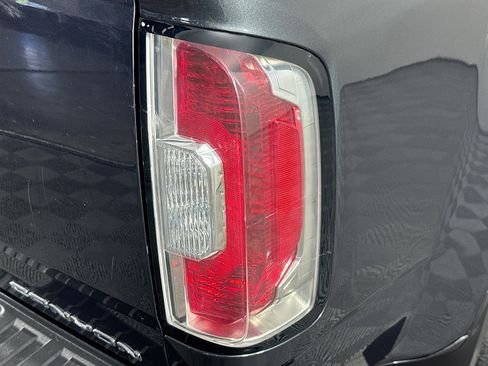 Used 2021 GMC Canyon Denali image 32