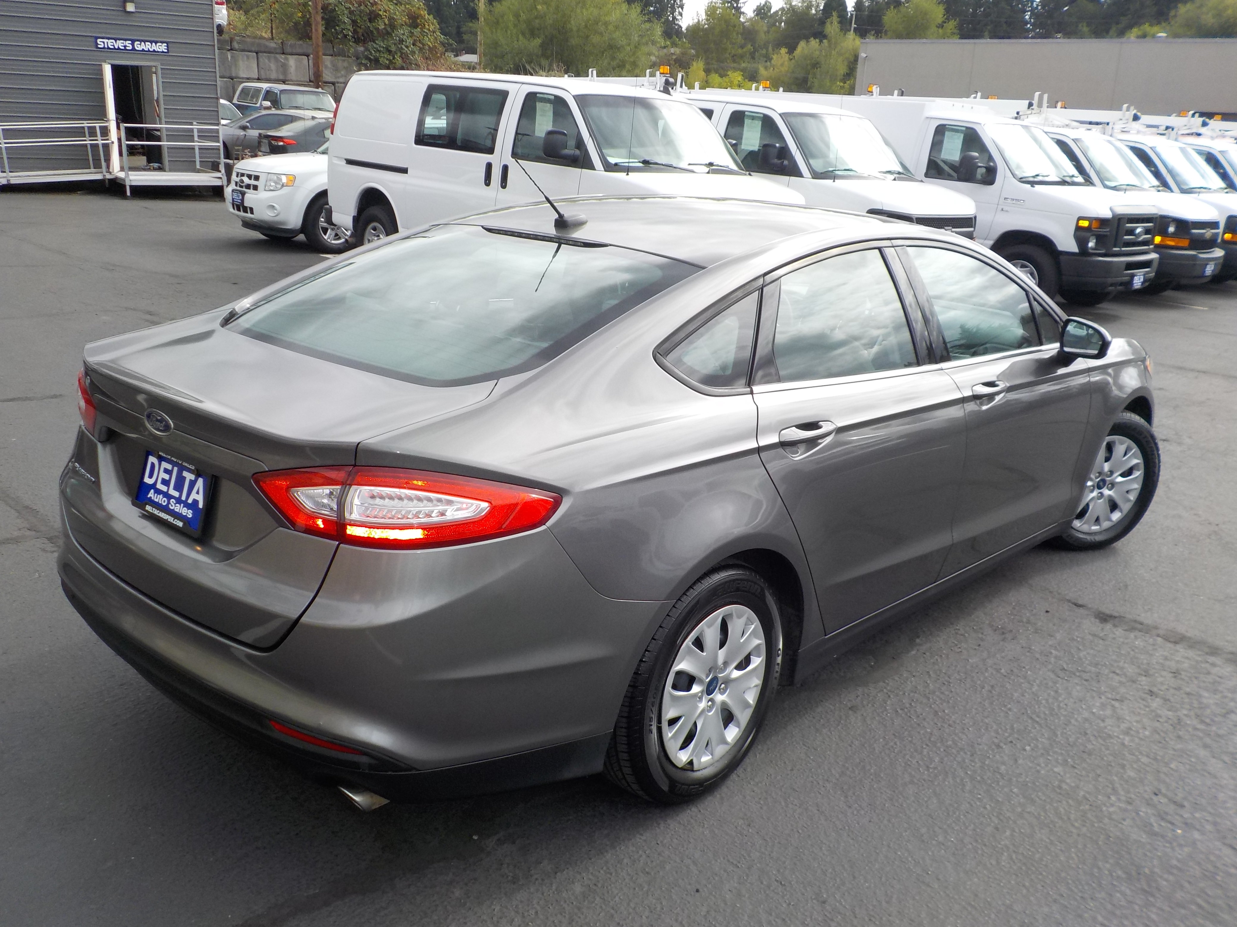 Used 2013 Ford Fusion S FWD image 10