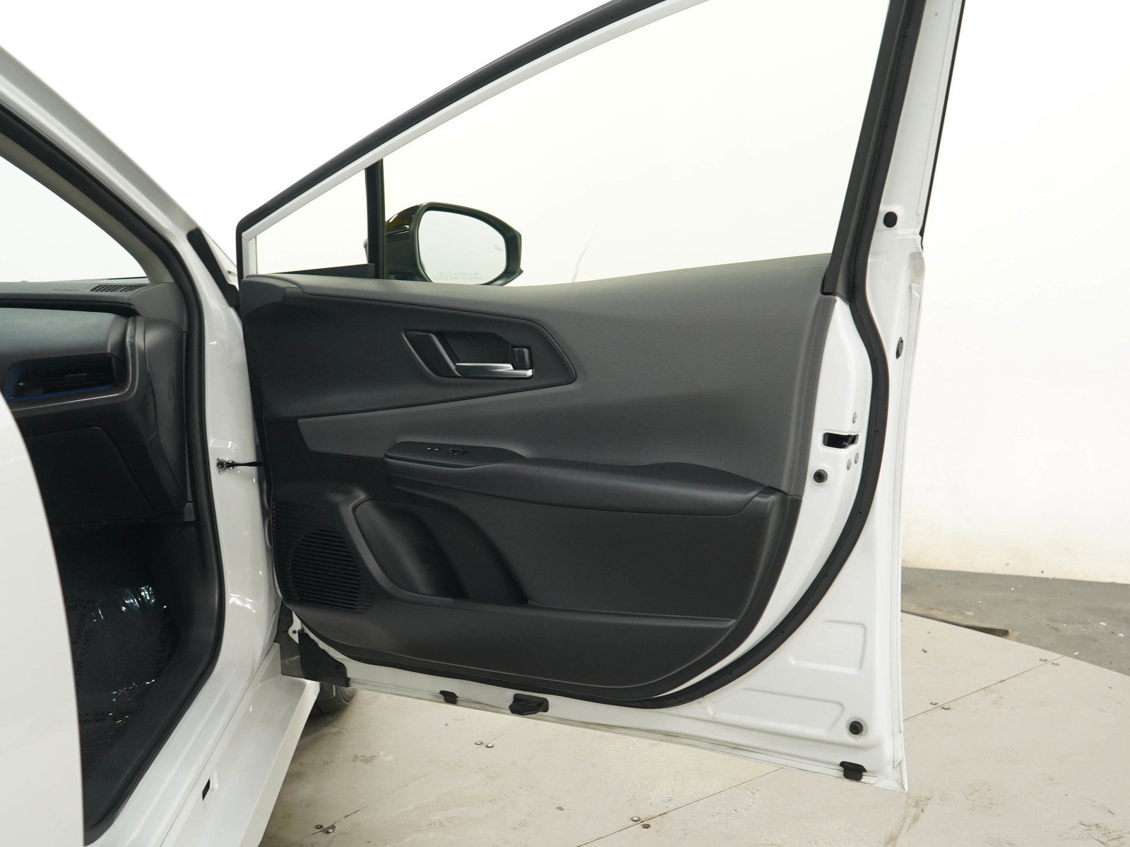 Used 2023 Toyota Prius XLE AWD/4WD image 9
