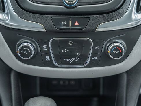 Used 2022 Chevrolet Equinox LS w/ LS Convenience Package image 19