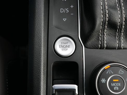 Used 2021 Volkswagen Atlas SEL Premium image 29