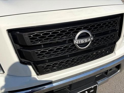 Used 2023 Nissan Titan SV image 8