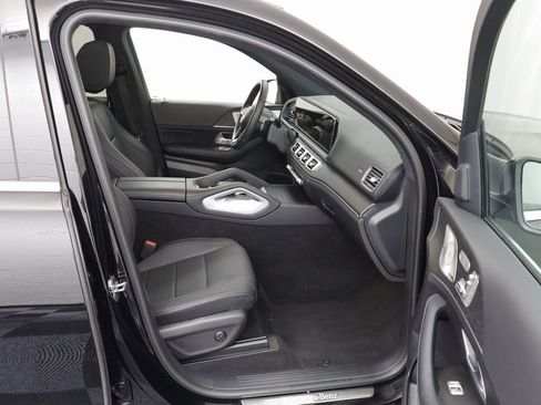 Used 2025 Mercedes-Benz GLS 450 4MATIC image 23