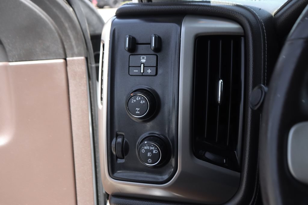 Used 2015 GMC Sierra 2500 Denali w/ Duramax Plus Package AWD/4WD image 23