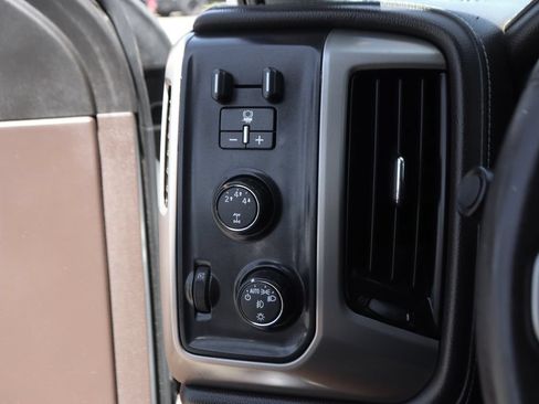 Used 2015 GMC Sierra 2500 Denali w/ Duramax Plus Package AWD/4WD image 23