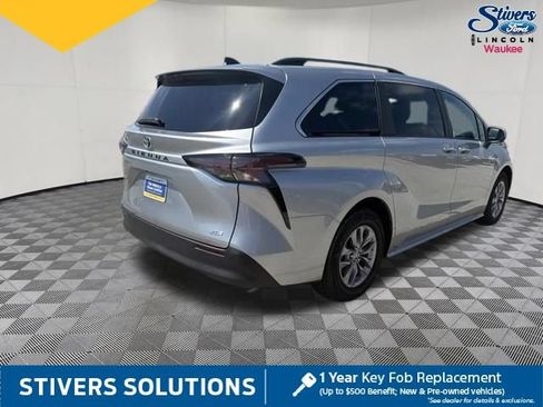 Used 2025 Toyota Sienna XLE FWD image 6