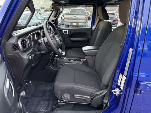 Used 2018 Jeep Wrangler Unlimited Sport image 12