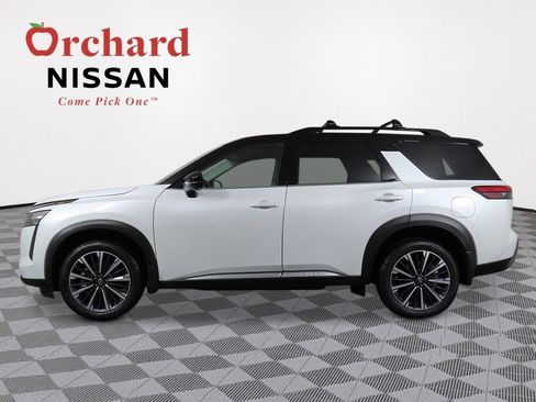 New 2026 Nissan Pathfinder Platinum image 2
