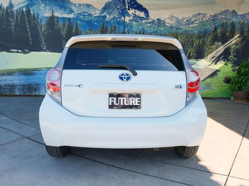 Used 2014 Toyota Prius C Three FWD image 5