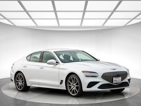 Used 2025 Genesis G70 2.5T image 5