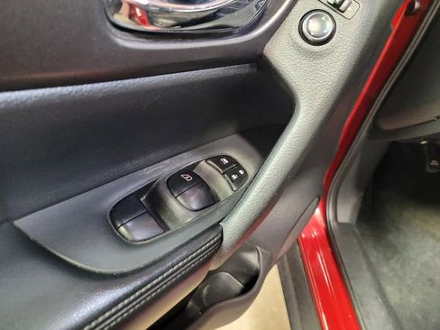 Used 2016 Nissan Rogue SV w/ SV Premium Package image 27