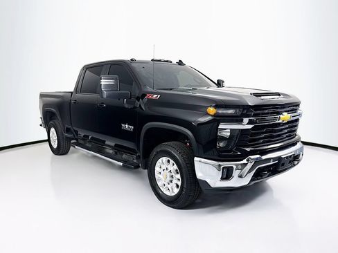 Used 2025 Chevrolet Silverado 2500 LT w/ Texas Edition AWD/4WD image 3