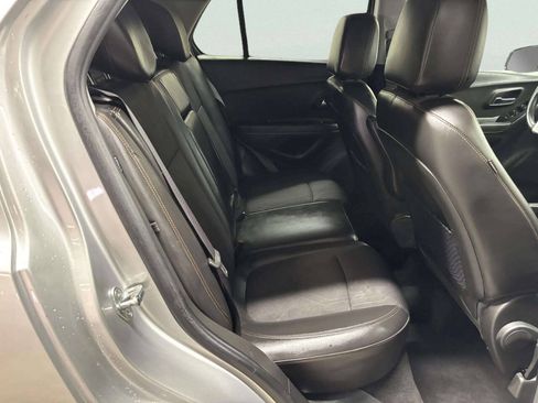 Used 2017 Chevrolet Trax LT w/ LT Convenience Package AWD/4WD image 18