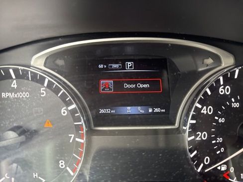 Used 2020 Nissan Pathfinder SL w/ Cargo Package AWD/4WD image 2