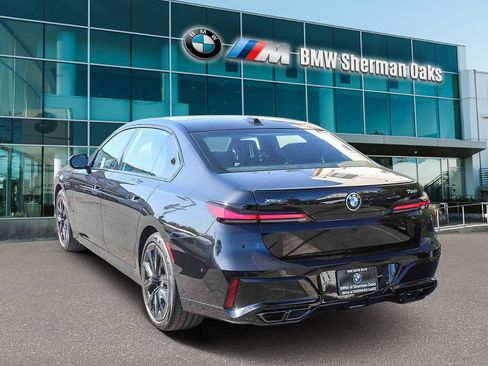 Used 2025 BMW 760i xDrive image 6