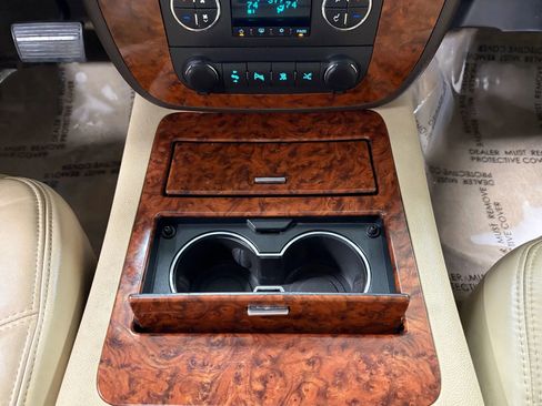 Used 2012 GMC Yukon XL Denali image 48