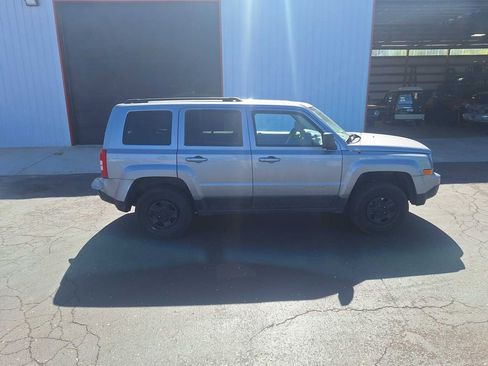 Used 2016 Jeep Patriot Sport w/ Power Value Group image 9