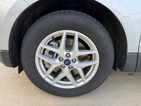 Used 2022 Ford Edge SEL image 9