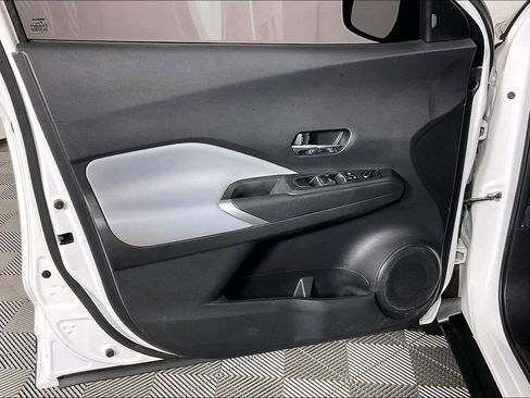 Used 2023 Nissan Kicks SR w/ SR Premium Package image 24