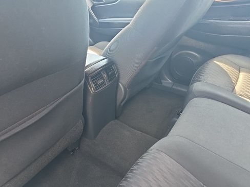 Used 2018 Nissan Rogue S AWD/4WD image 19