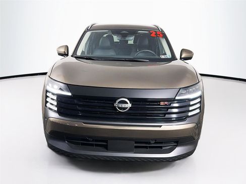 Used 2025 Nissan Kicks SR w/ Illumination Package AWD/4WD image 2