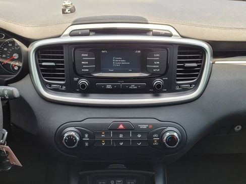 Used 2018 Kia Sorento L FWD image 16