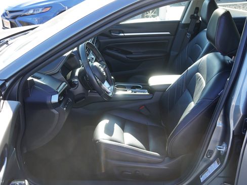 Used 2024 Nissan Altima 2.5 SR w/ SR Premium Package image 20