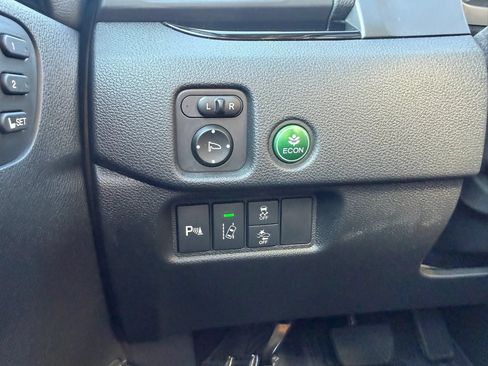 Used 2017 Honda Pilot Elite image 18