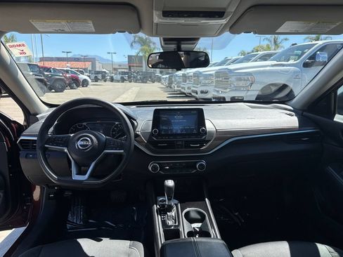 Used 2024 Nissan Altima 2.5 SV FWD image 20