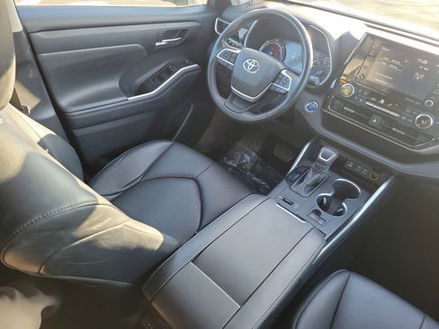 Used 2022 Toyota Highlander XLE image 17